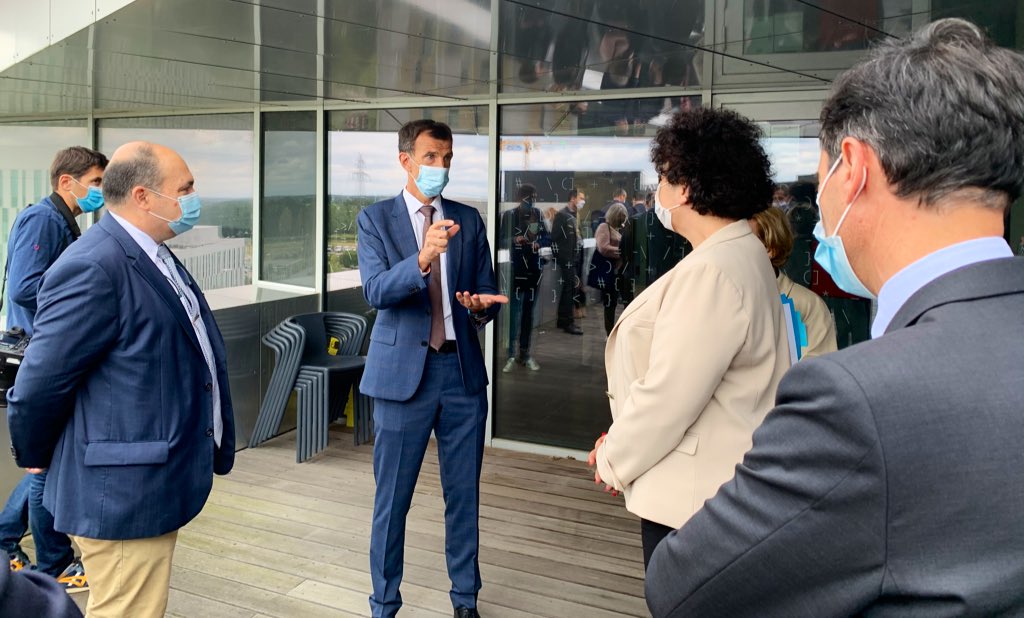 Vincent Marcatté, directeur de l'IRT B-Com, et Frédérique Vidal, ministre de la recherche, lors de la visite de l'IRT B-Com